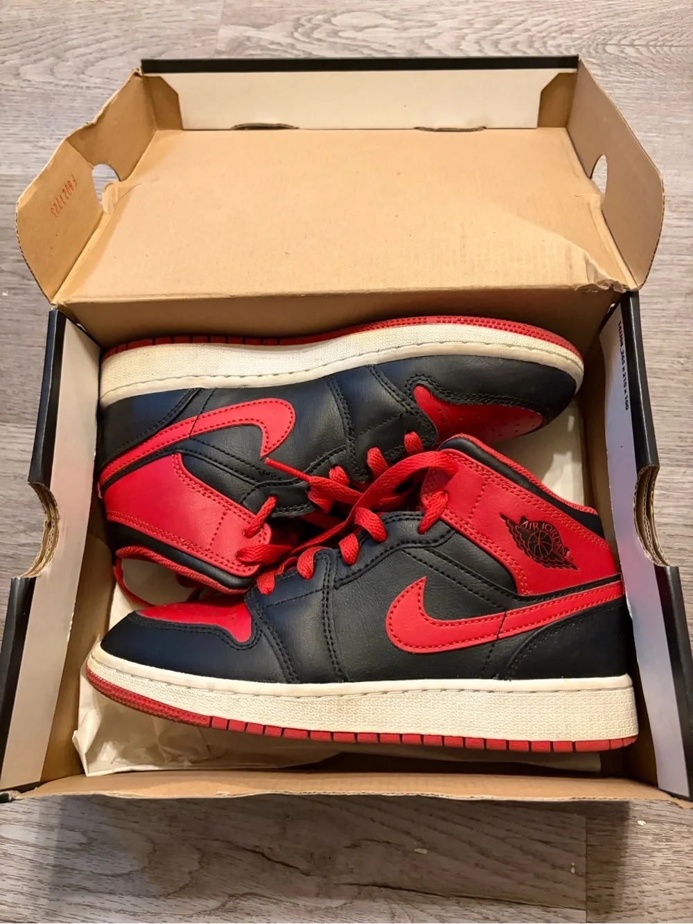 Air Jordan 1 Mid GS “Alternate Bred” (2022) | Kids Size 4Y ❤️🖤